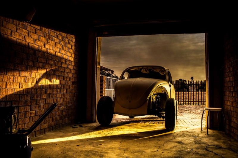 carrosserie-MASSOINS-min_car_garage_volkswagen_sunset_vw_beetle-81658